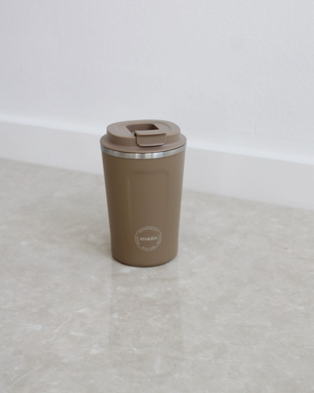 Aya Ida Cup2Go 380 ml – genanvendelig termokop i moderne design, perfekt til varme og kolde drikke på farten. 380 ml kapacitet.