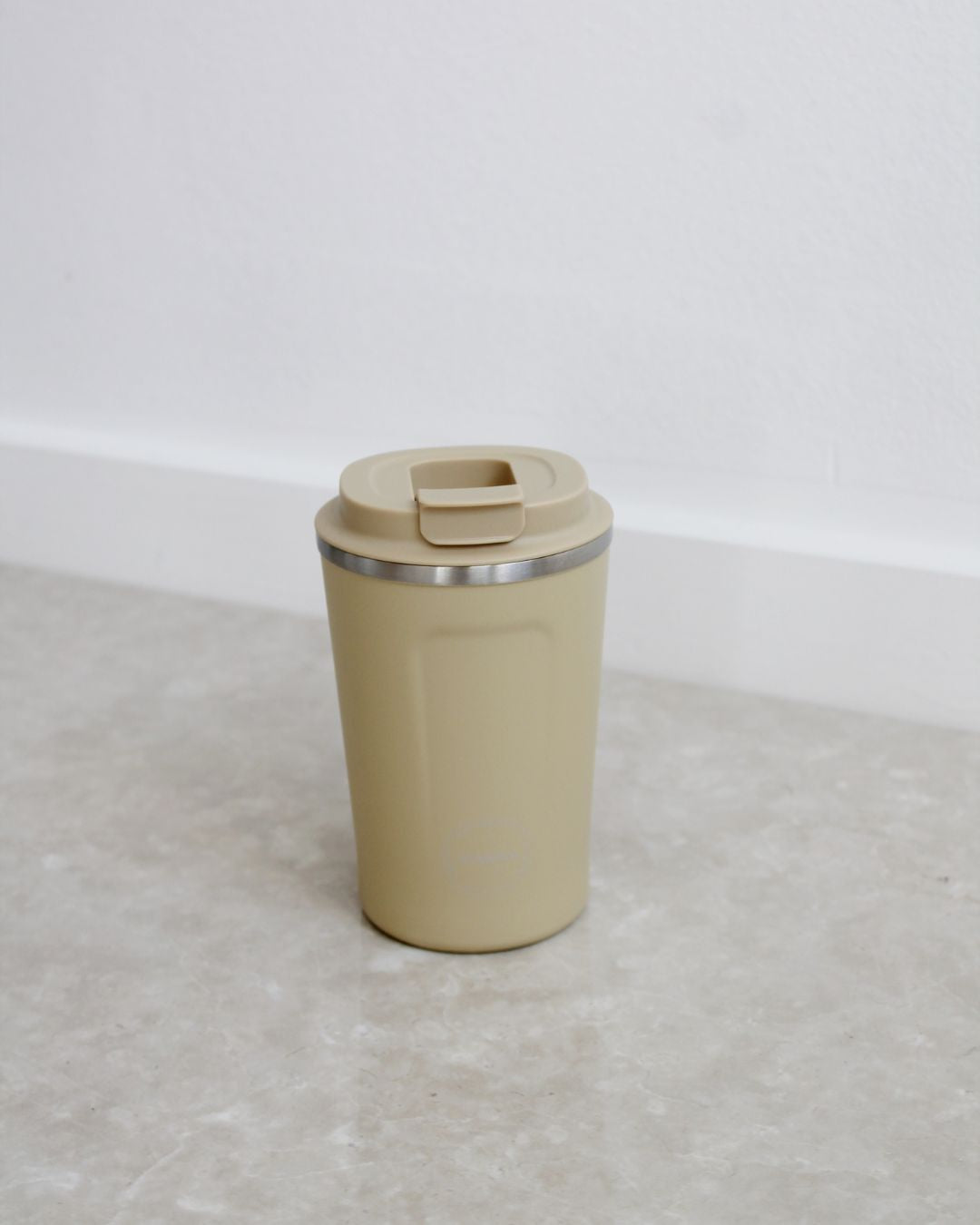 Aya Ida Cup2Go 380 ml – genanvendelig termokop i moderne design, perfekt til varme og kolde drikke på farten. 380 ml kapacitet.