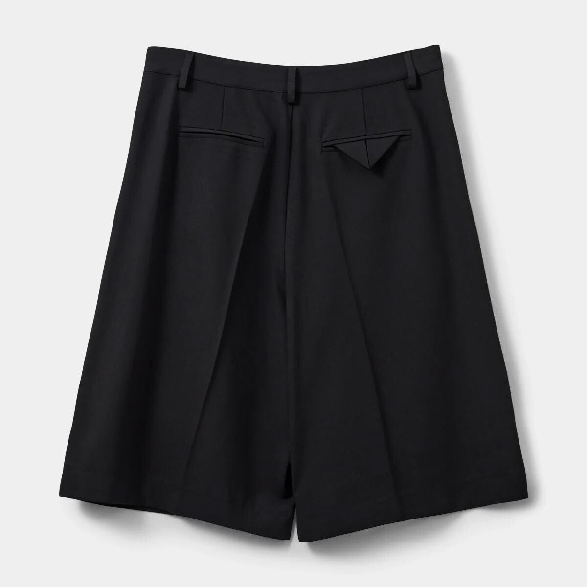 Sorte skræddersyede bermudashorts til dame – køb hos butikalrum.dk