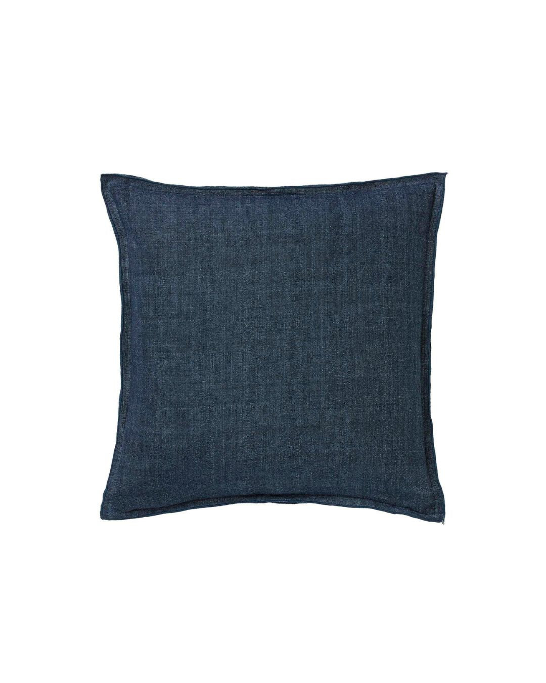 Bungalow linen pude 50x50 cm i farven mørkeblå med inderpude, fremhæver tekstur og komfort i indretningen