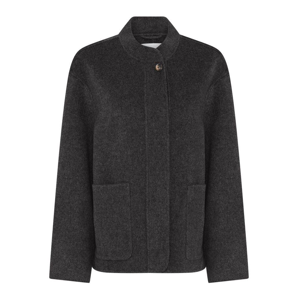 Chicago Pure Wool Jacket fra FRAU i Chocolate Torte Melange, klassisk jakke i 100% uld med knappelukning og lommer – køb hos butikalrum.dk.