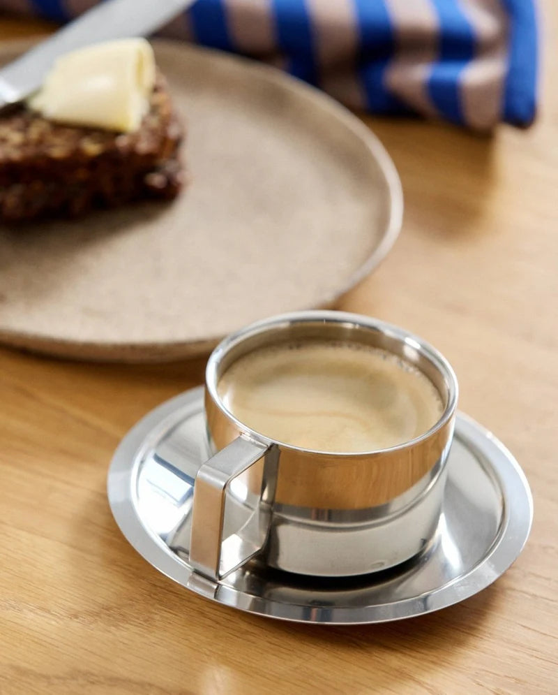 Cup med underkop i chrome finish 200 ml – køb hos Butik Alrum