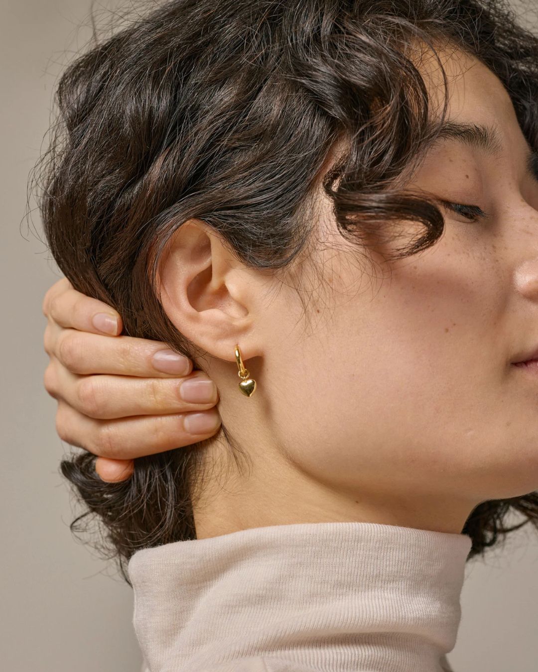 Enamel Amore Hoops i guld