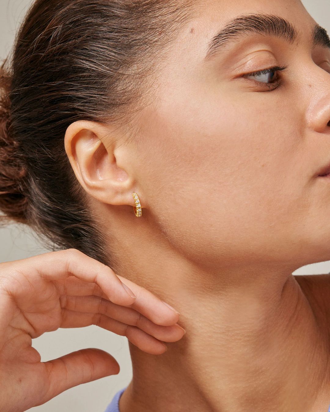 Enamel flora hoops guld med sten