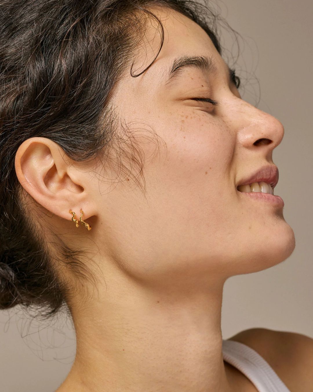 Enemal holly hoops i guld