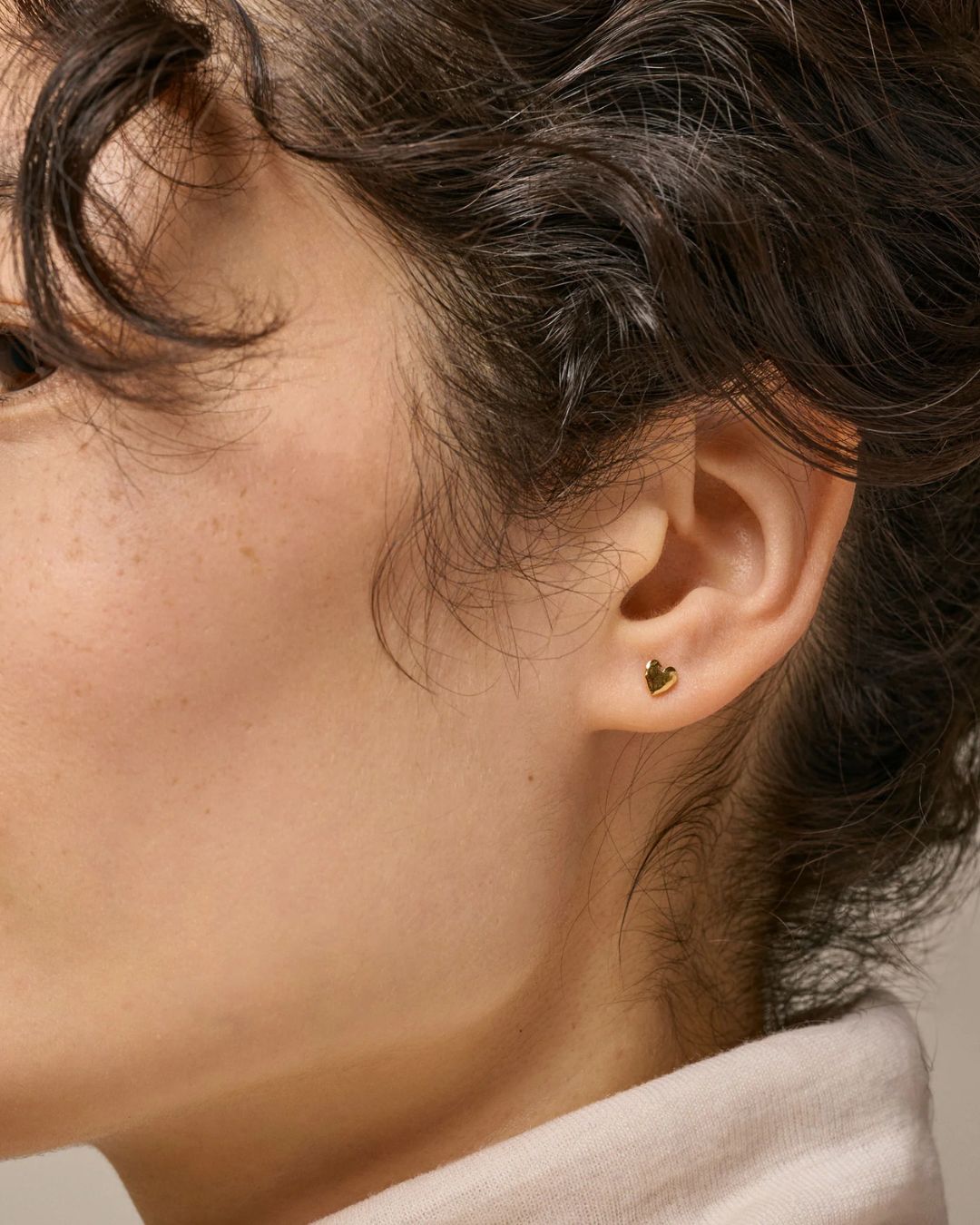 Enamel guldbelagte ørestrikker som passer til enhver kombination af øreringe