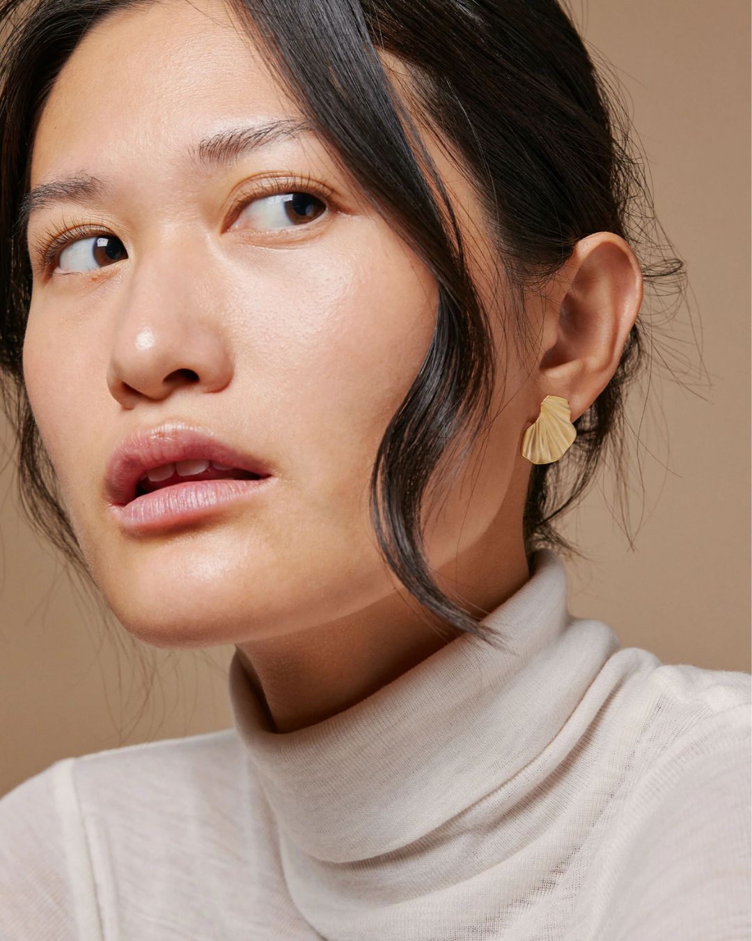 Enamel ørestikker wave guld