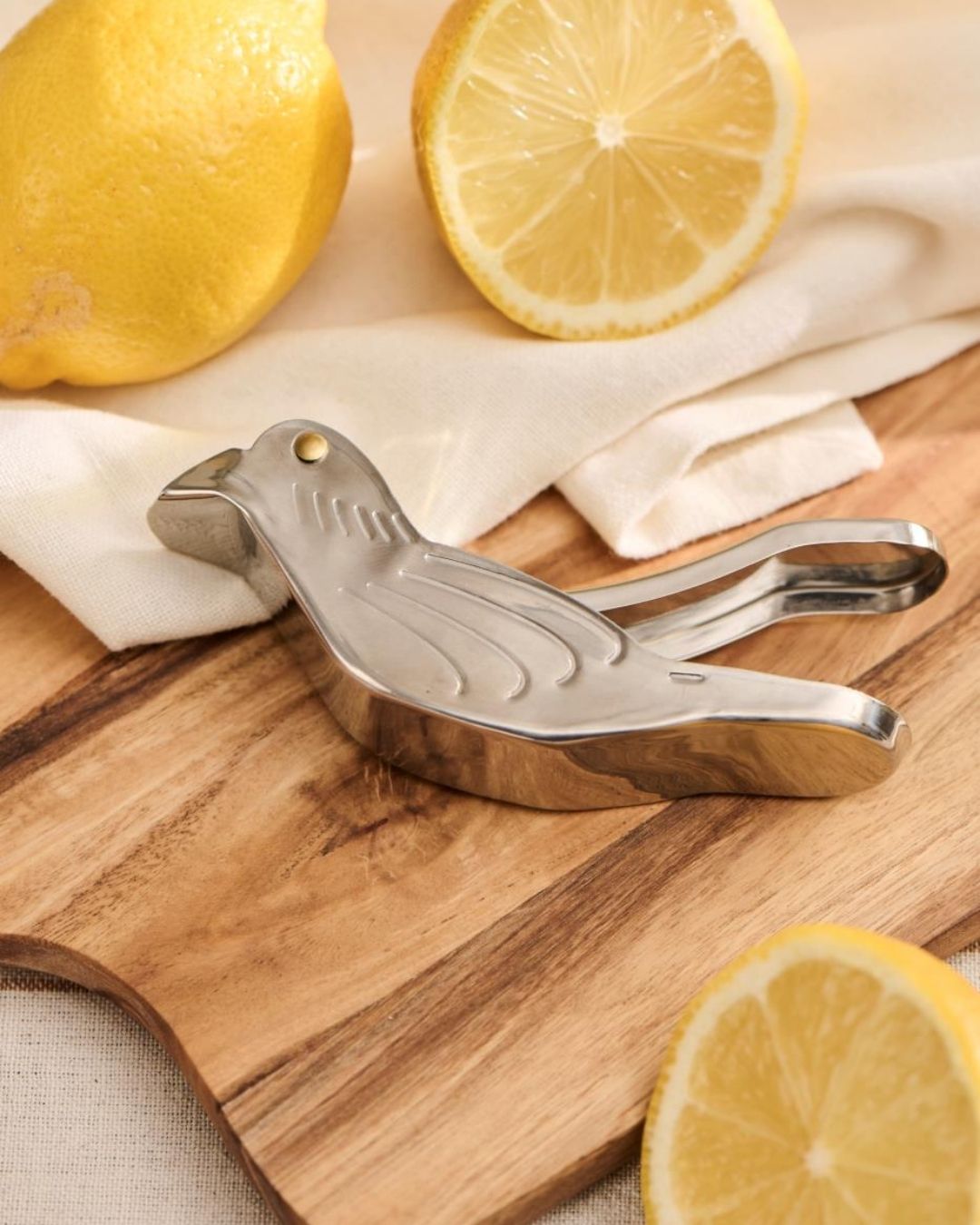 Fugleformet citruspresser – stilfuld og praktisk til præcis dosering af citronsaft over fisk, skaldyr og salater.
