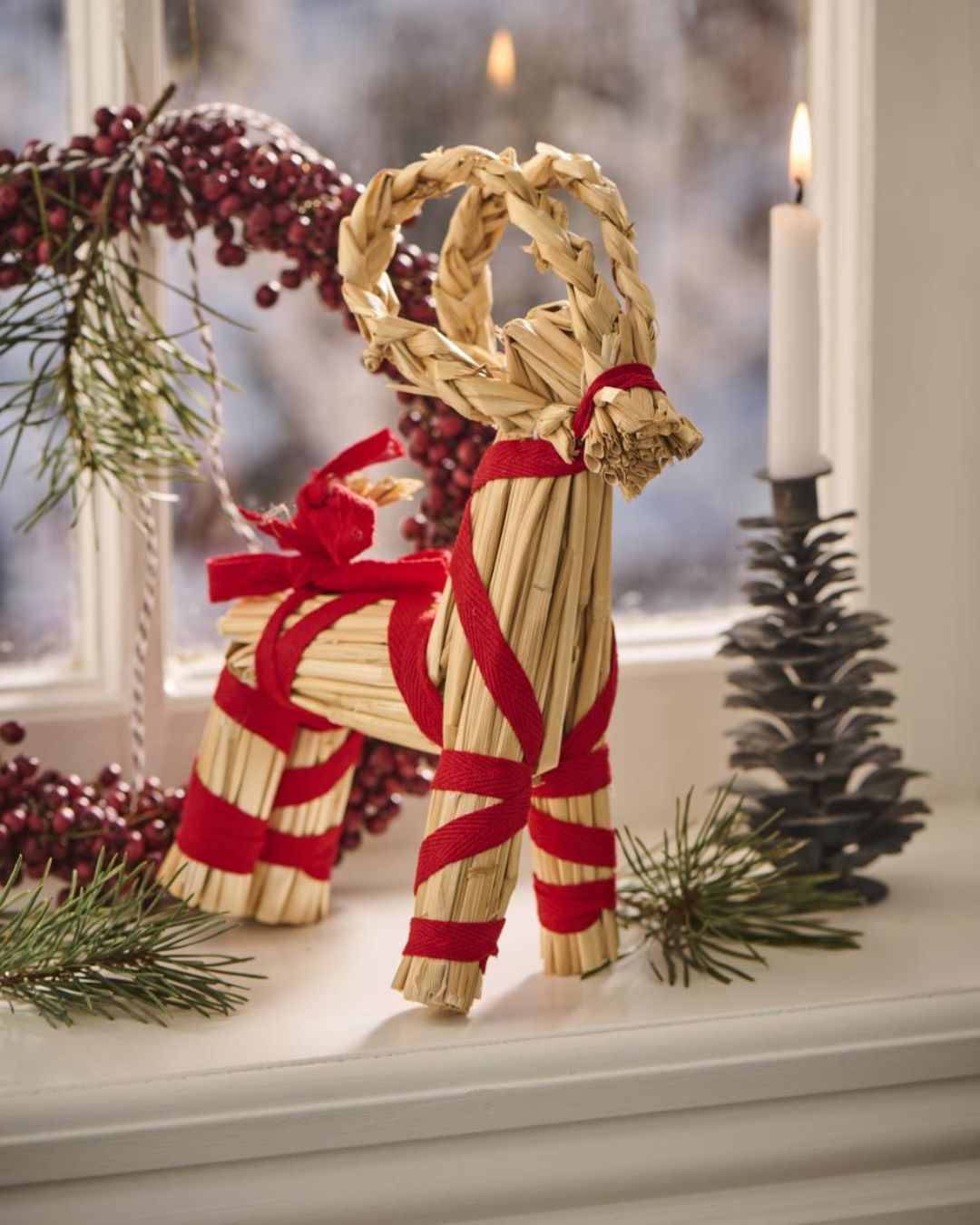 Julebuk i halm, klassisk skandinavisk julepynt