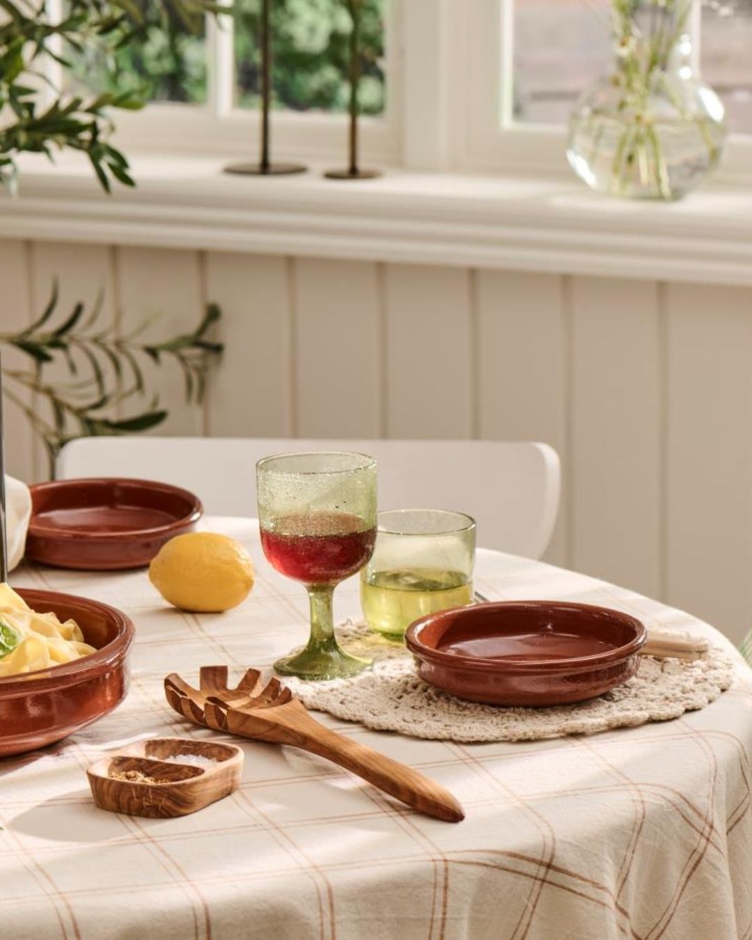 Rustique serveringsskål/dyb tallerken – ovnfast lertøj i rødbrun glasering, perfekt til simreretter, suppe og servering.