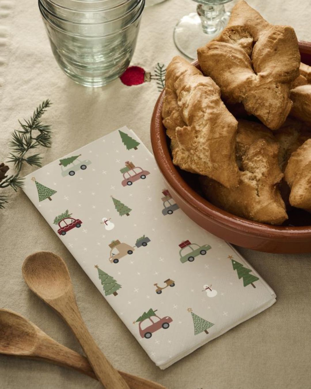 juleservietter med søde julemotiver, perfekt til at skabe hygge ved bordet i de kolde måneder.