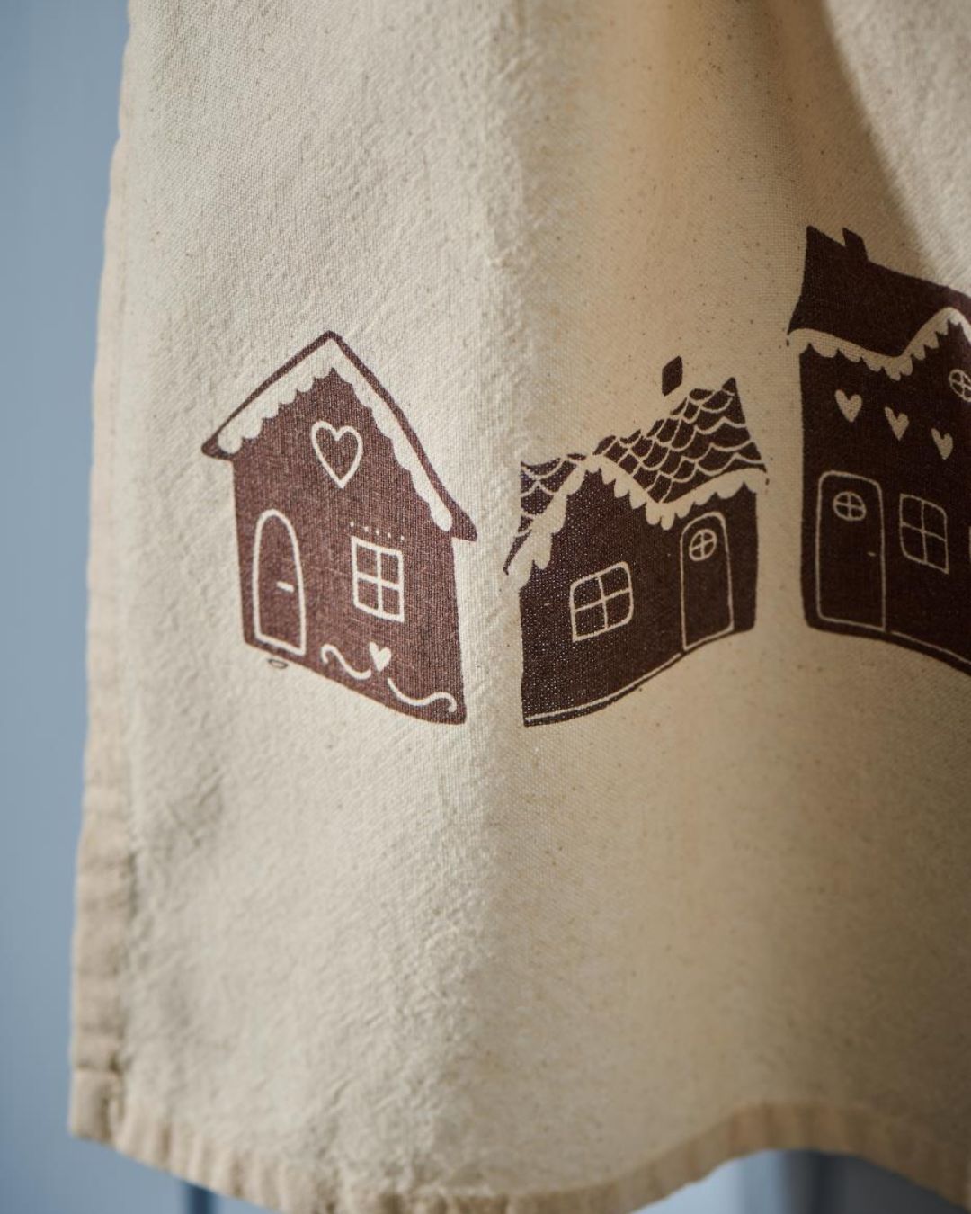 Dekorativt viskestykke i 100% bomuld, 50x70 cm, perfekt til at matche med andre viskestykker fra Butik Alrum.