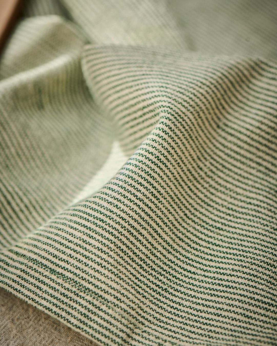 Dekorativt viskestykke i 100% bomuld, 50x70 cm, perfekt til at matche med andre viskestykker fra Butik Alrum.