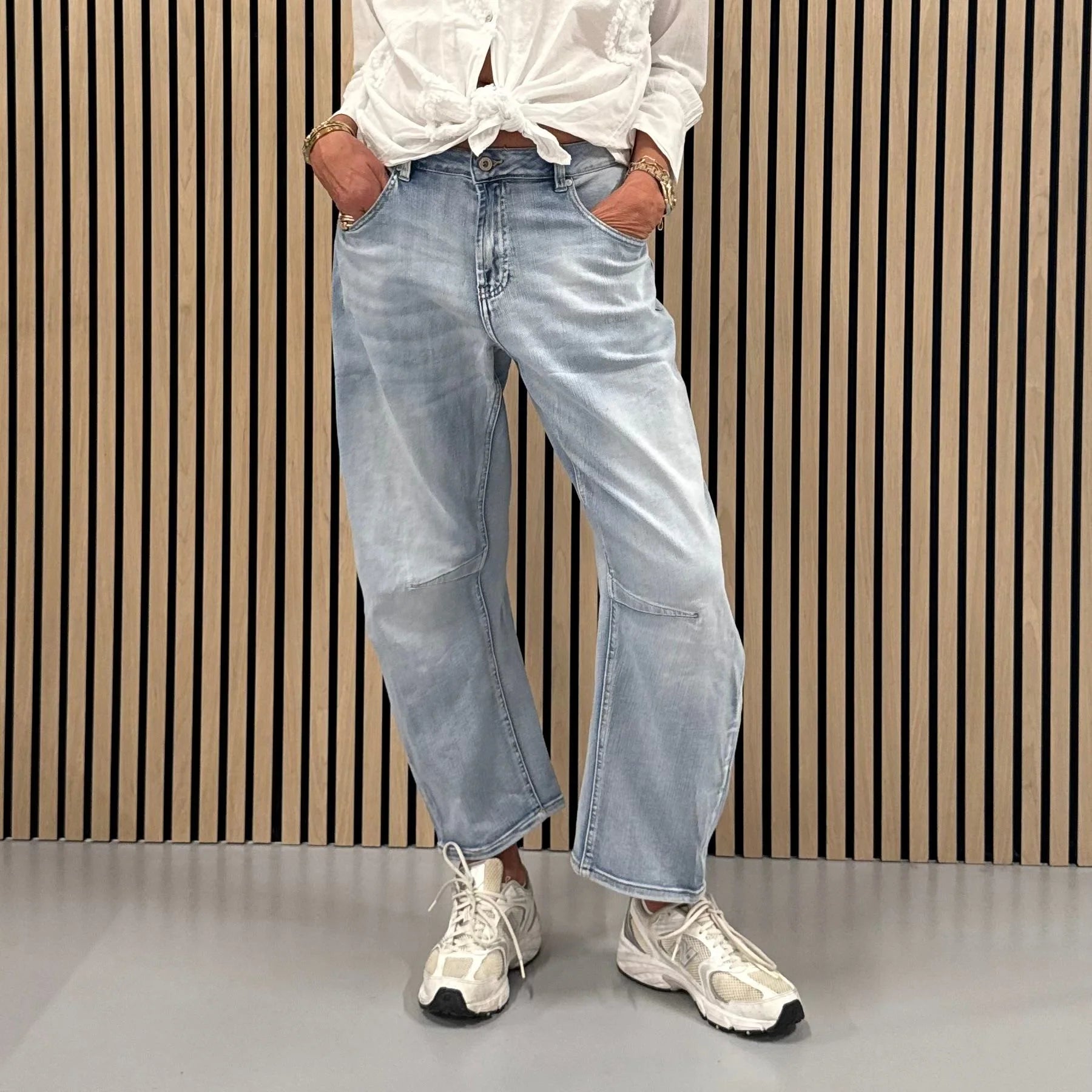 Lyse denim jeans fra Cabana Living med stretch og komfortabel pasform i bomuld polyester og elastan - køb hos butikalrum.dk