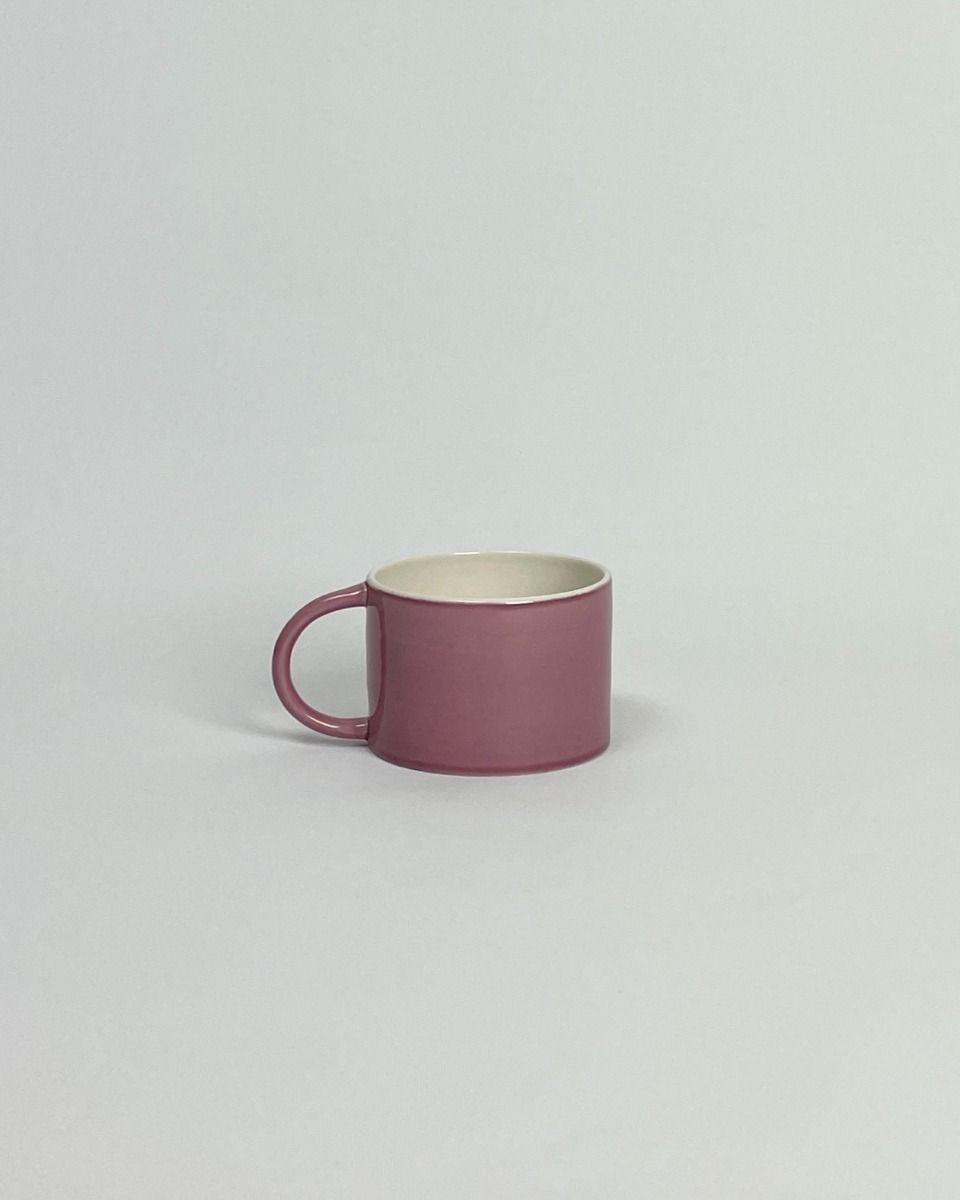 Hånddrejet porcelænskop i lilac candy – 230 ml bred kop