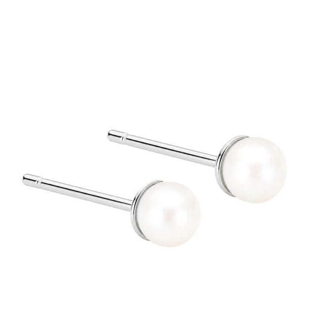 Lola Pearl 3 mm ørestikker fra Aqua Dulce med klare, hvide ferskvandsperler i 925 sterling sølv.