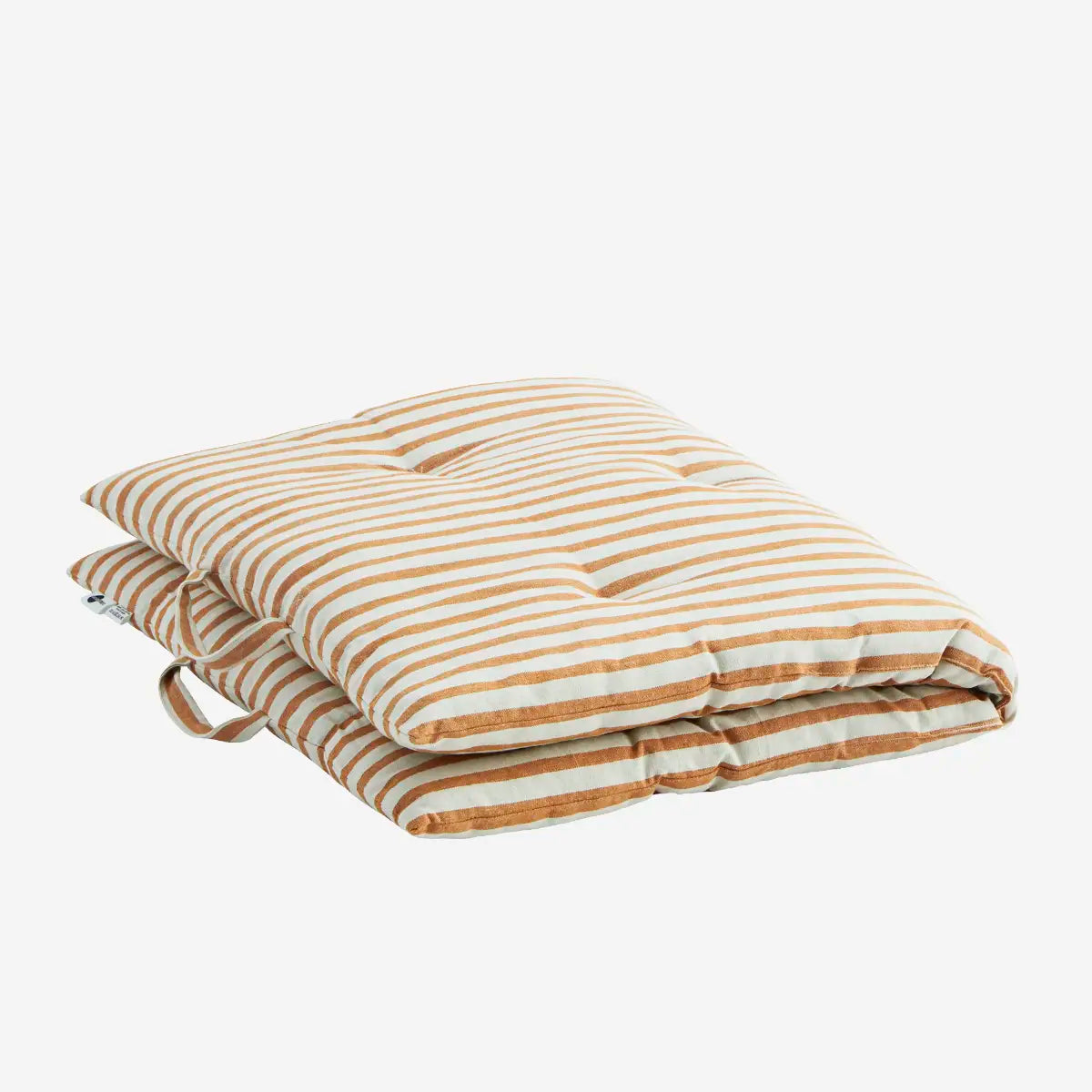 Madam Stoltz bomuldsmadras i off white og dark honey – køb hos butikalrum.dk