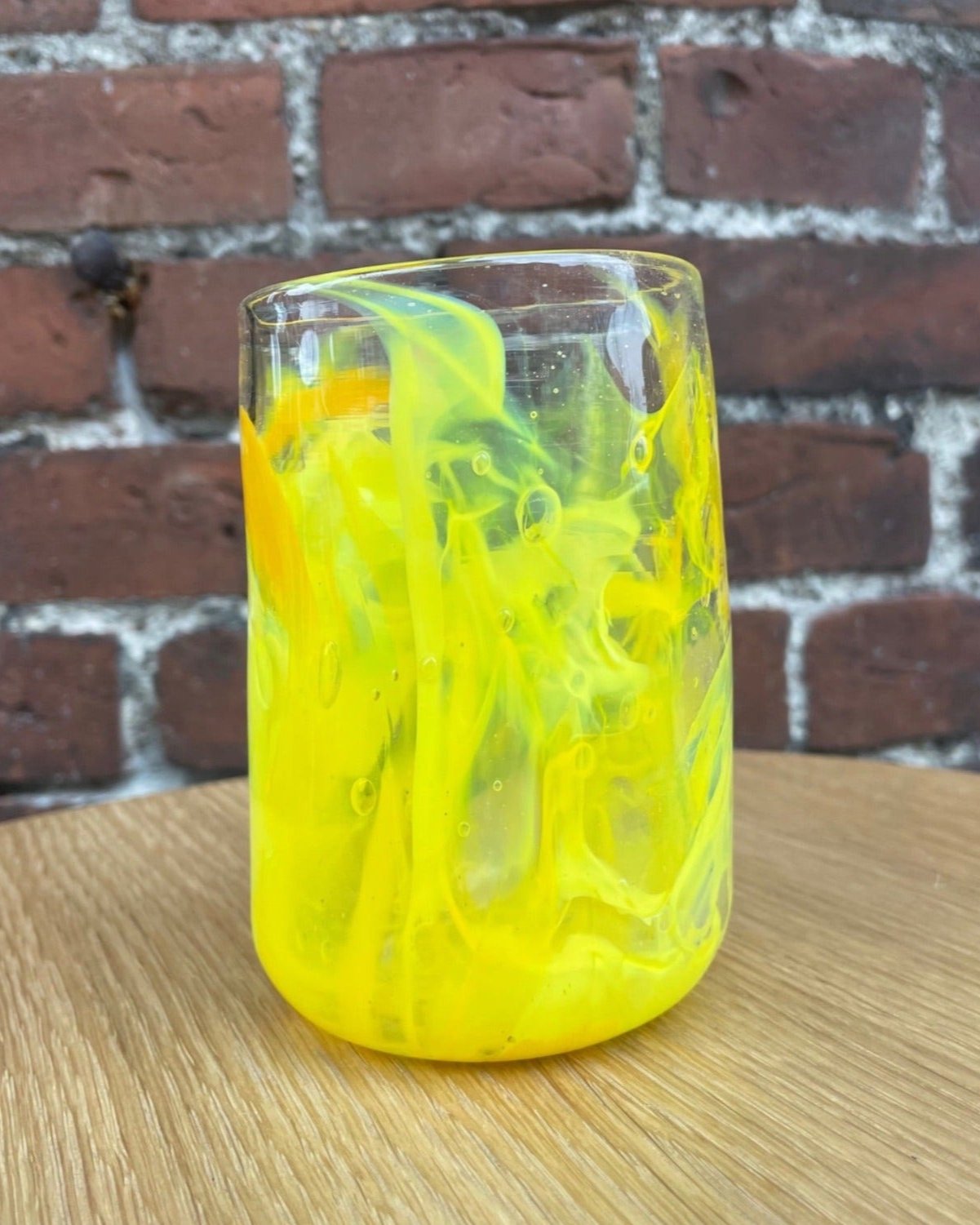 Lærke Laura stort glas af genbrugs glasskår, alsidigt som opbevaring og til drikke, diameter 7,5 cm, højde 12 cm.