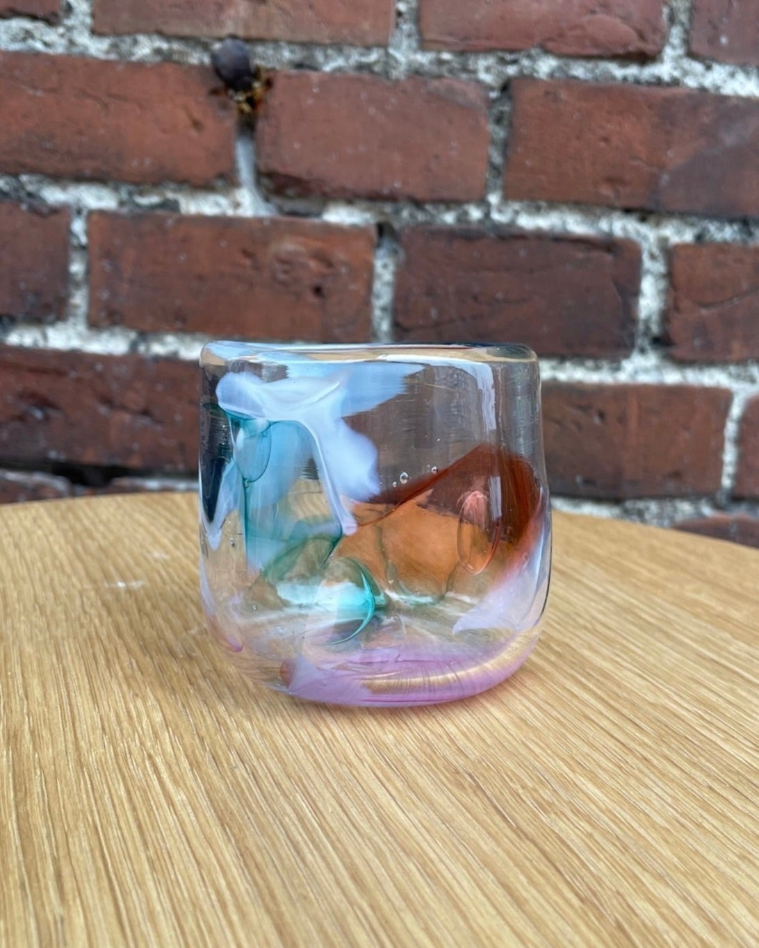 Lærke Laura håndlavet glas af genbrugs glasskår, perfekt som drikkeglas til kolde drikke, diameter 7,5 cm.