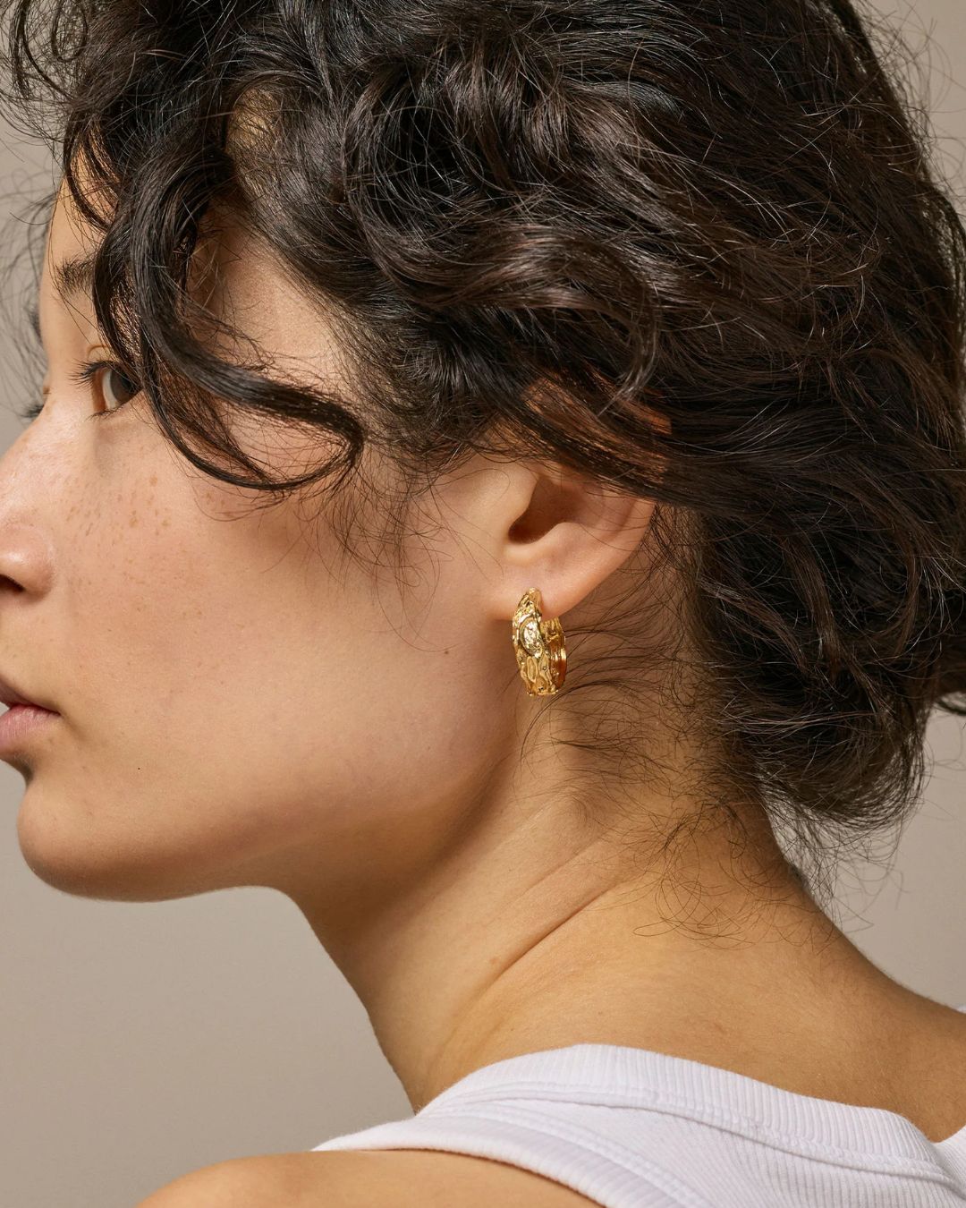 Enamel hoops Nela 20 mm. i forgyldt sterling guld