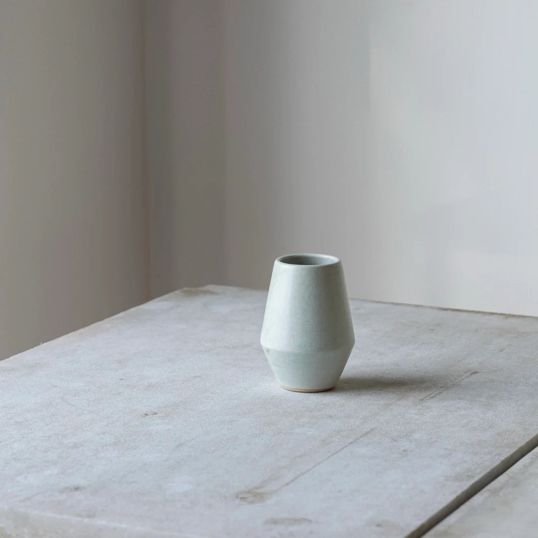 Oda vase lille i mint fra Julie Damhus til blomster og dekoration - koeb hos butikalrum.dk
