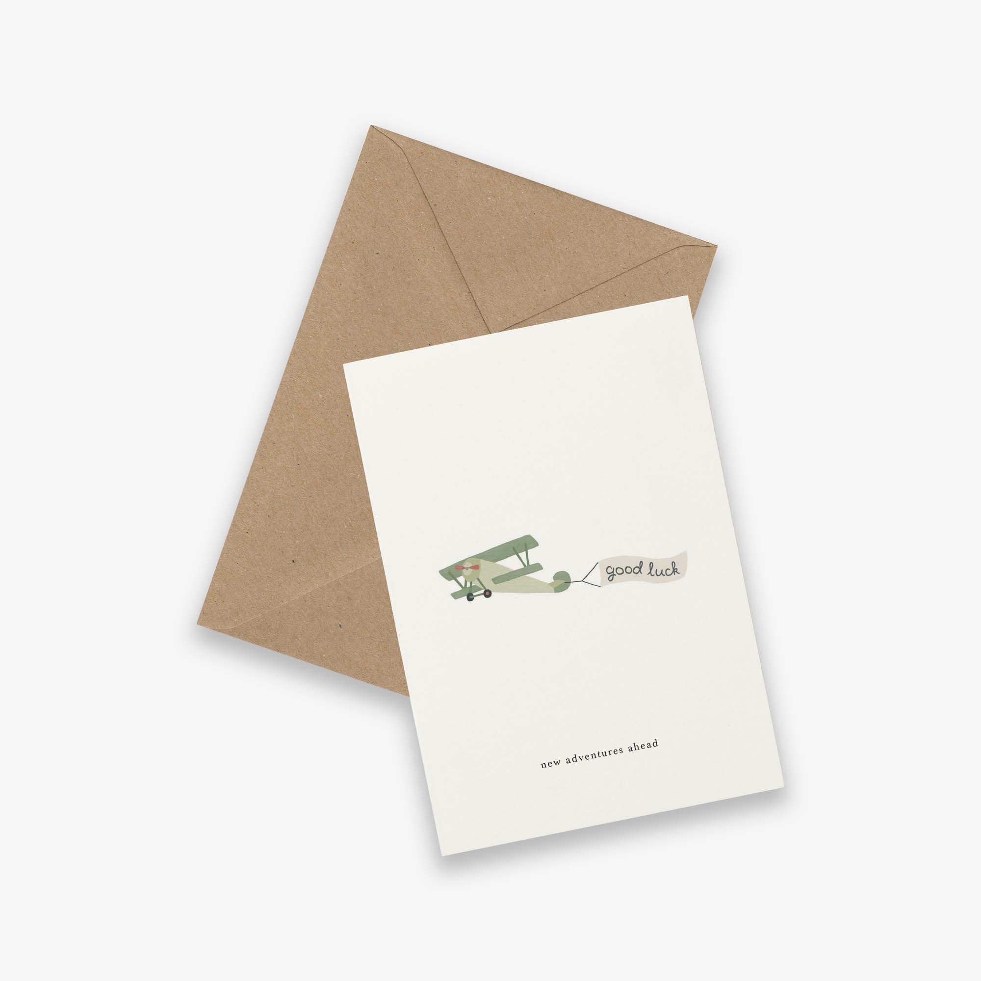 Dobbeltfoldet A6 kort "Plane" med teksten "New adventures ahead" fra Kartotek Copenhagen inkl. C6 kraft-kuvert – køb hos Butik Alrum på Amager eller online på butikalrum.dk.