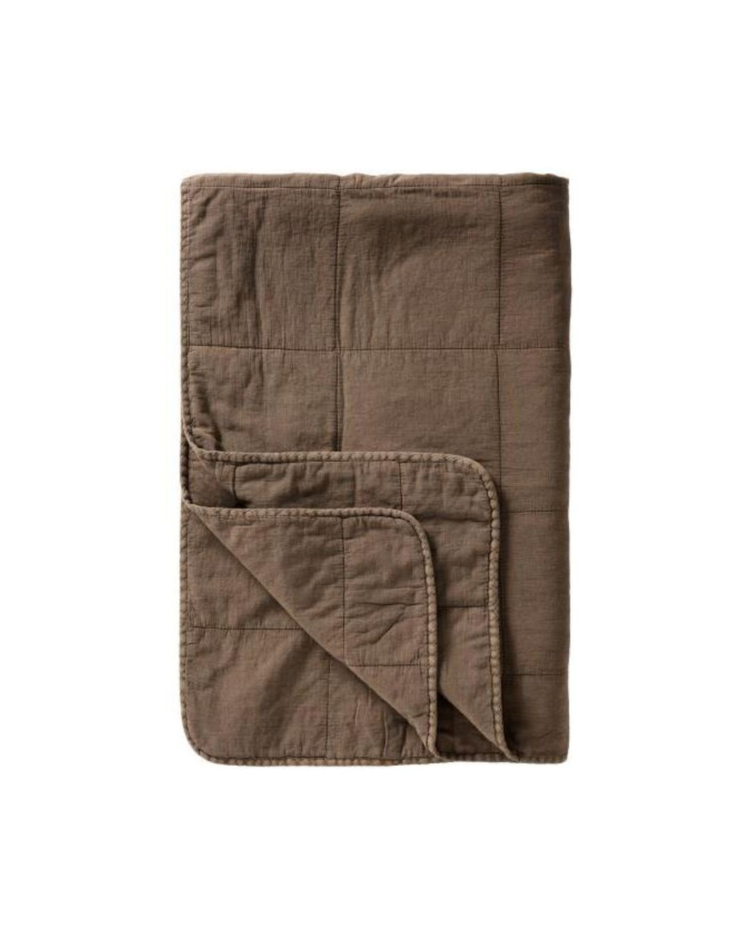 Vintage Quilt i chocolate farve, lavet af 100% bomuld, stenvasket for ekstra blødhed og slidte udtryk, mål 130 x 180 cm.