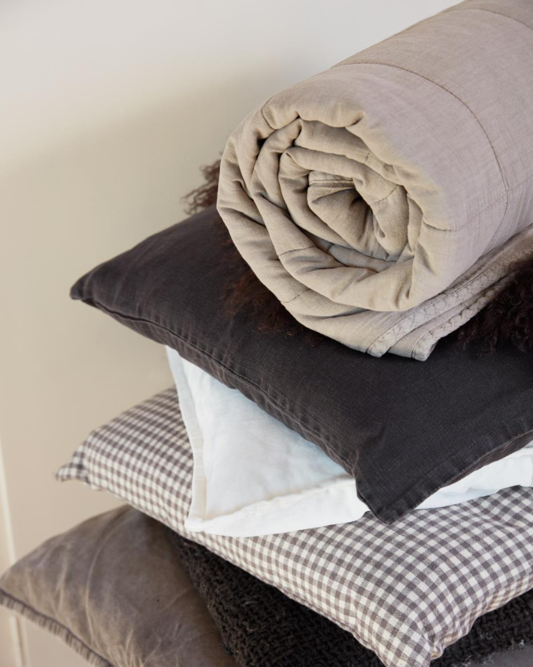 Vintage Quilt lavet af 100% bomuld, stenvasket for ekstra blødhed og slidte udtryk, mål 130 x 180 cm.