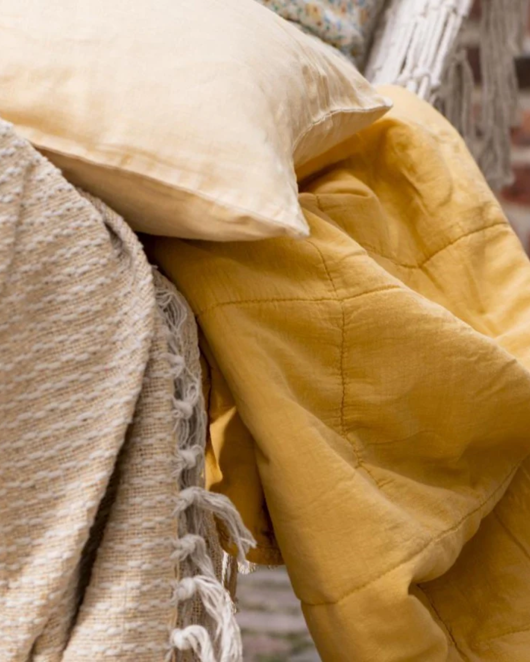 Vintage Quilt lavet af 100% bomuld, stenvasket for ekstra blødhed og slidte udtryk, mål 130 x 180 cm.