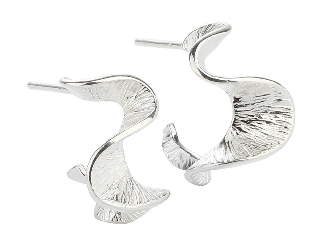 Rhumba hoop øreringe i 925 Sterling sølv med buer og mønstret design – nikkelfri | Køb hos butikalum.dk