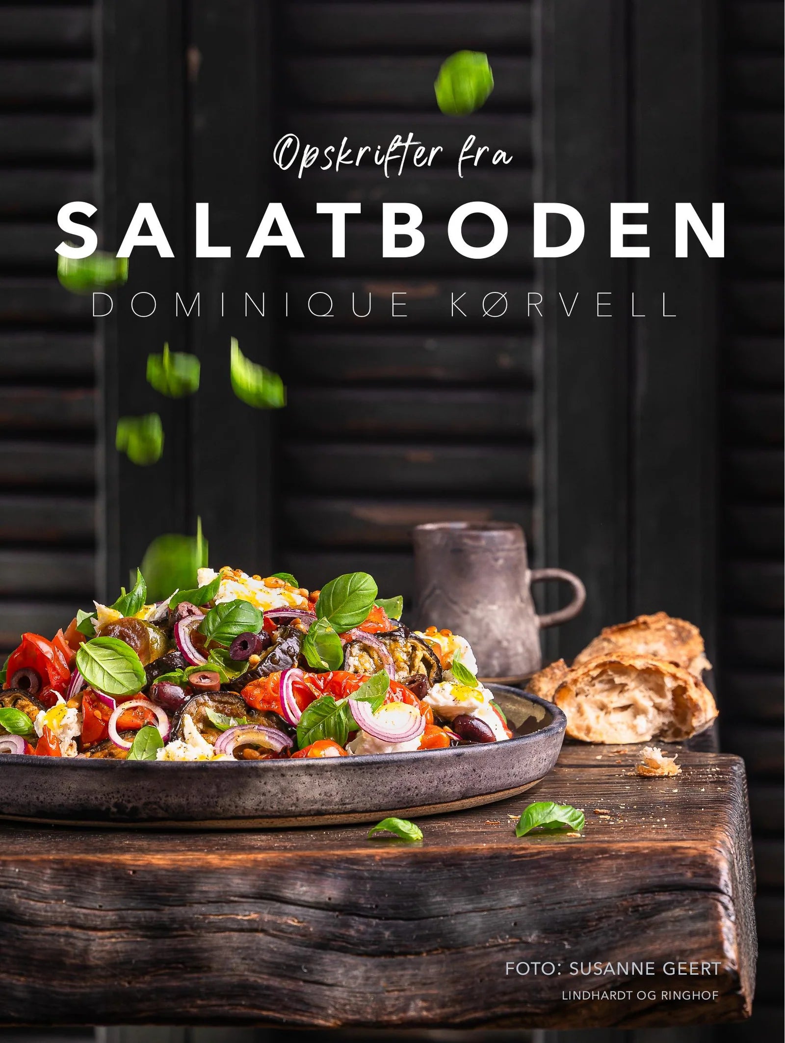 Salatboden af Dominique Kørvell med 50 inspirerende opskrifter på friske, lune og fyldige salater.