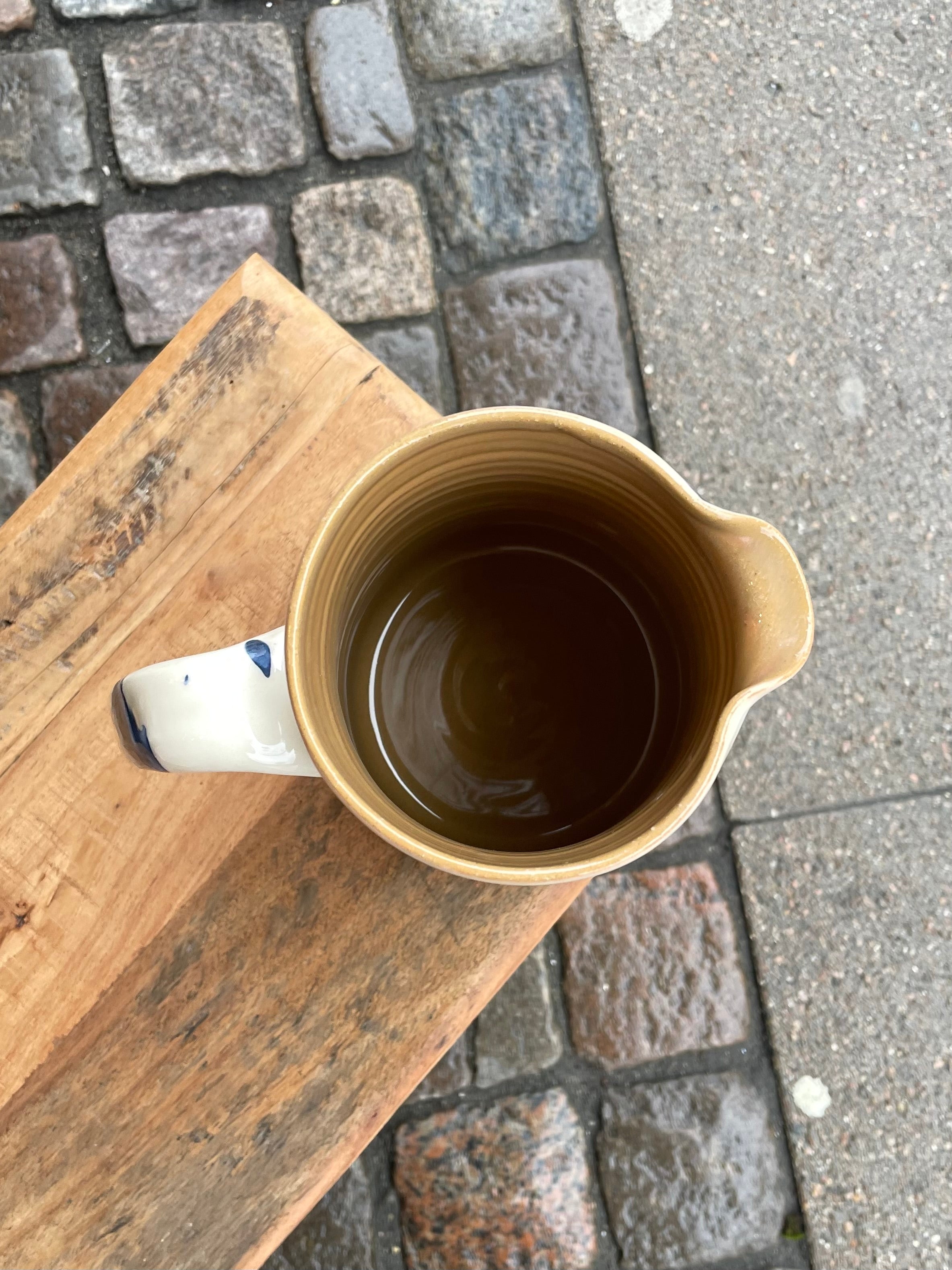 Jensens Potter kande i blå keramik – køb hos butikalrum.dk
