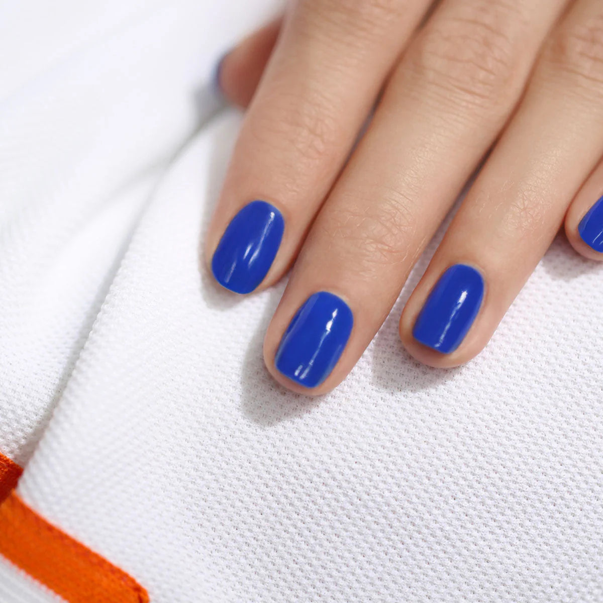 Ultramarine neglelak fra Manucurist Paris – køb hos butikalrum.dk
