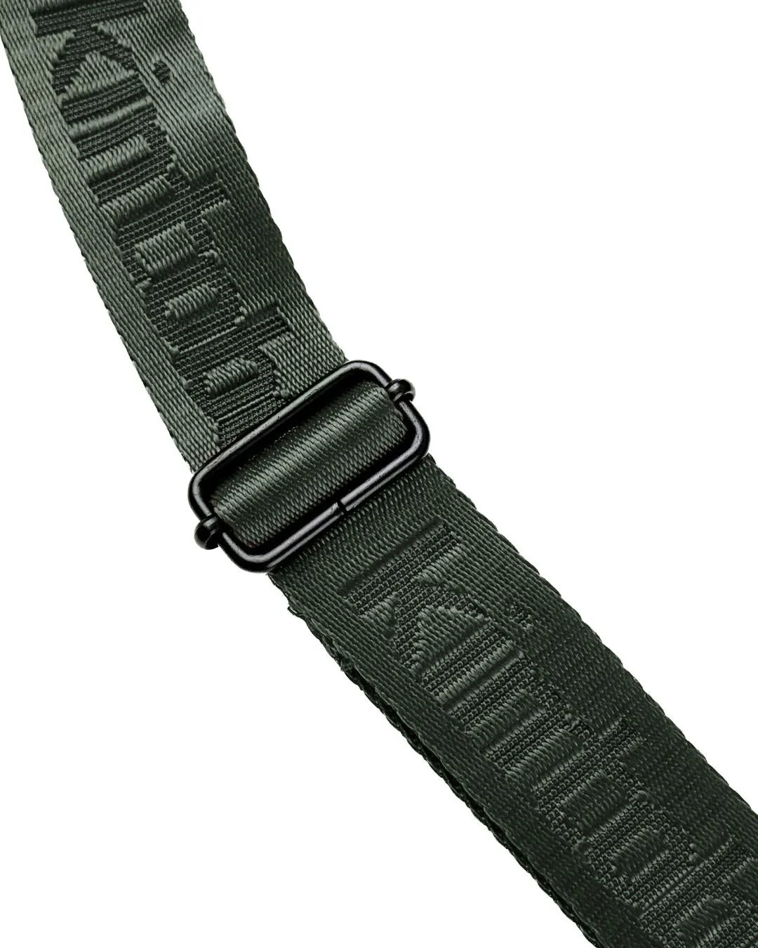 Grøn tote bag taske fra Kintobe i grøn med justerbare rem. Der er en stor lomme foran og et justerbart rum i siden til vandflaske.