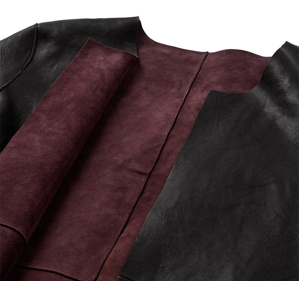 Zita Kort 2in1 Jakke fra Depeche i Deep Plum og Black, vendbar skindjakke i lammeskind og ruskind – køb hos butikalrum.dk.