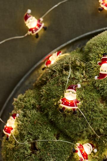 Dekorativ lyskæde med julemænd på 120 cm til hyggelig julepynt – køb hos butikalrum.dk.