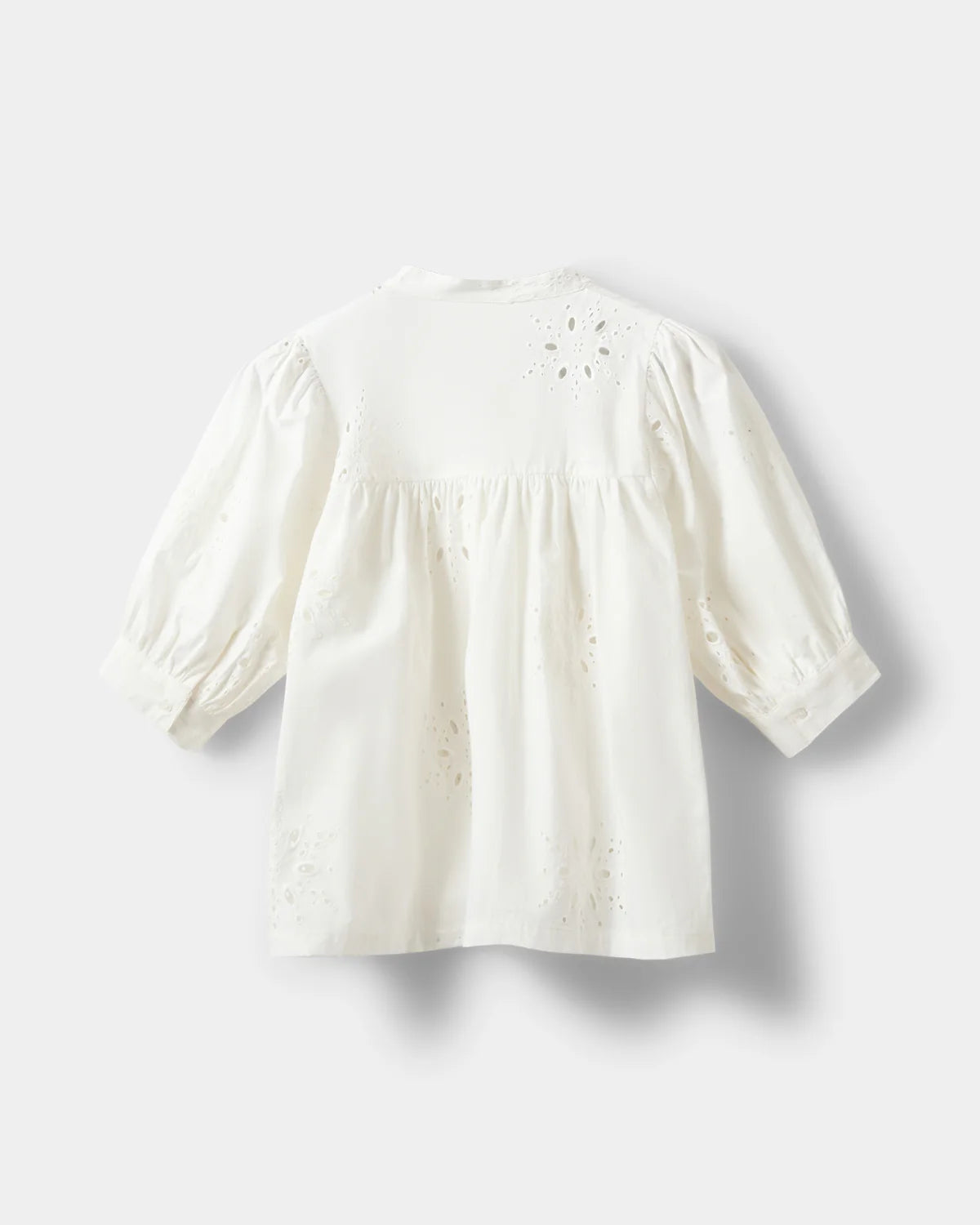 ALESSIASW broderet anglaise skjorte i Snow White fra Sofie Schnoor – køb hos butikalrum.dk