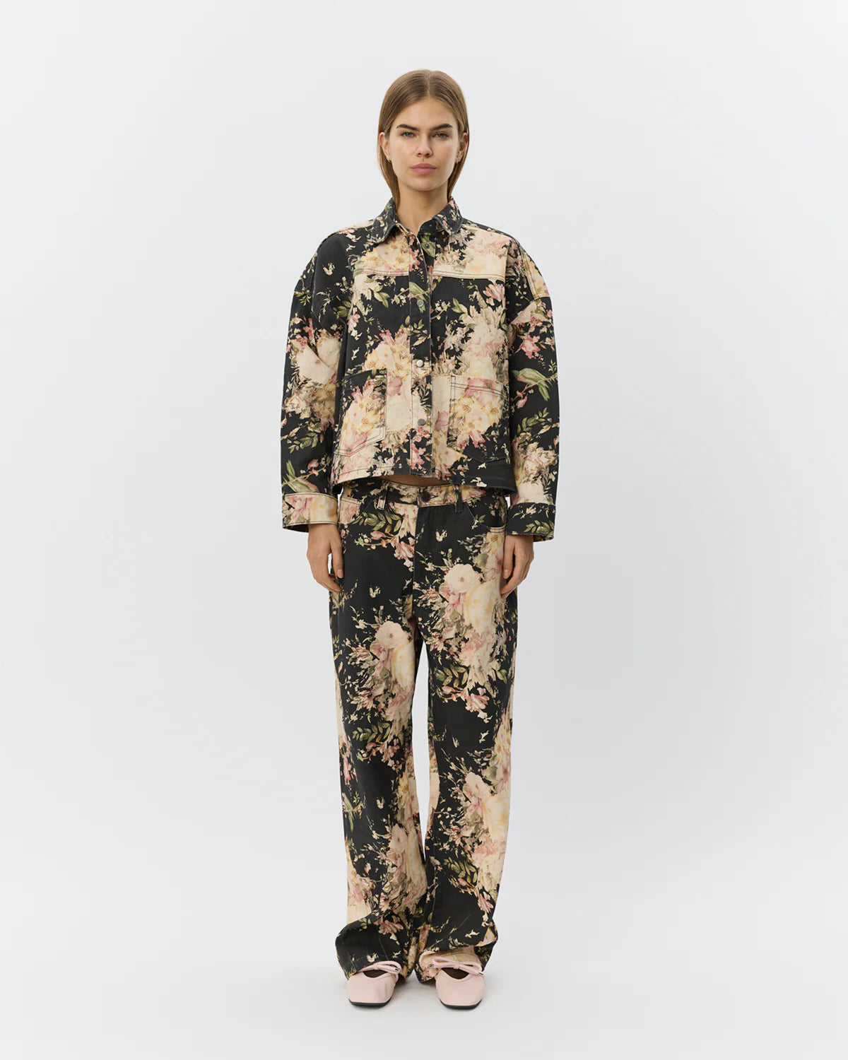 AMAYA SW boxy denimjakke i flower mix med frontlommer – butikalrum.dk | butikalrum.dk