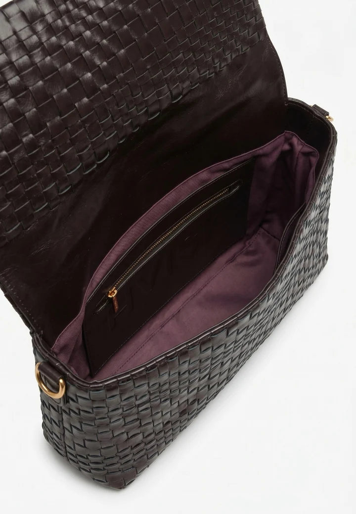 Arlene Braided Raw fra HVISK i Umber Brown med flettet design og justerbar rem – køb hos butikalrum.dk.