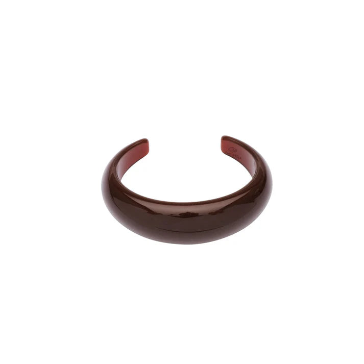 Chunky Asha armring i mocca resin fra Butikalrum.dk – stilfuldt statement-armbånd, køb hos butikalrum.dk