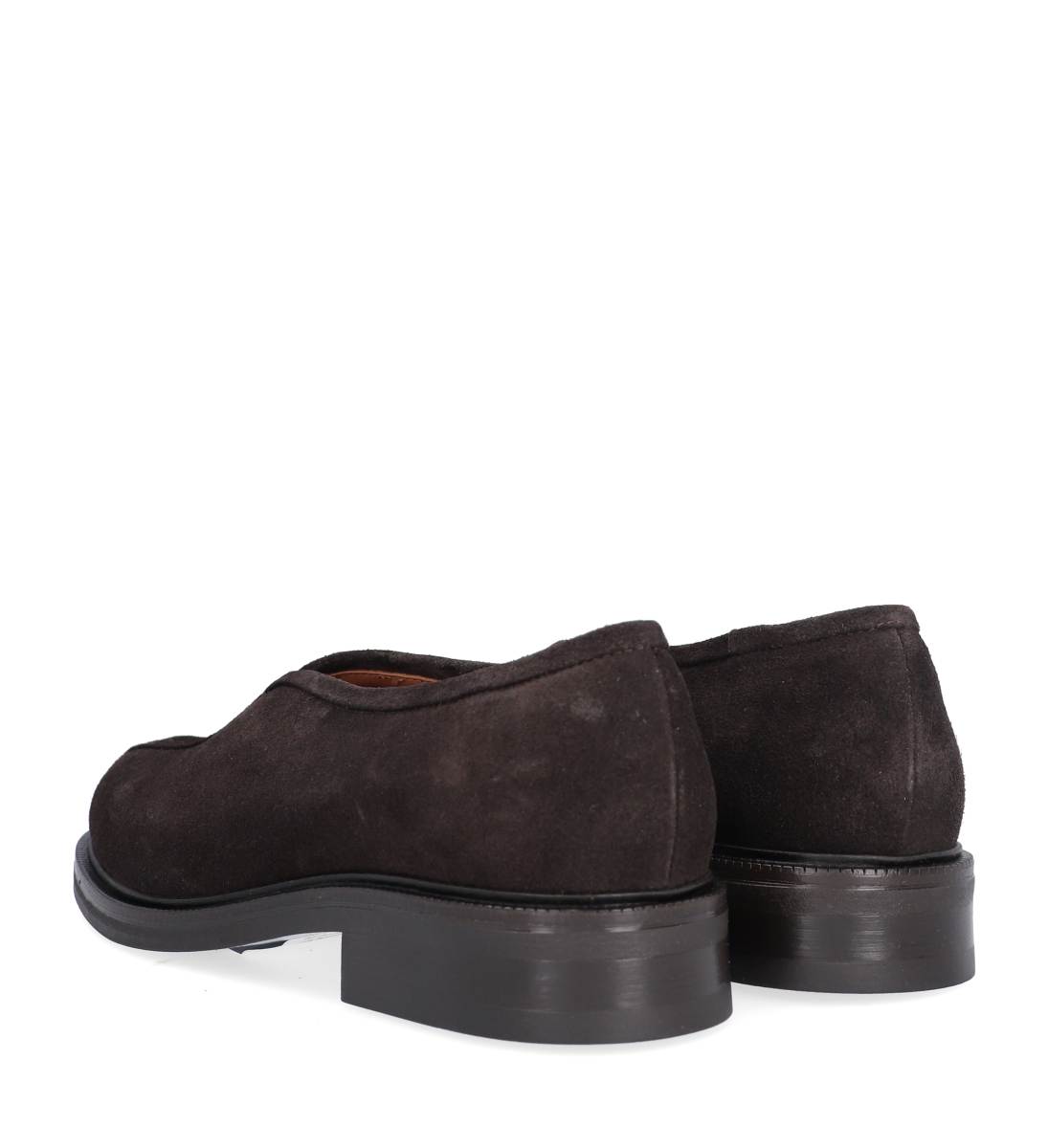 Billi Bi flad sko i T.moro Deliziouso ruskind 556 med rund tå og klassisk loafer-inspireret design.
