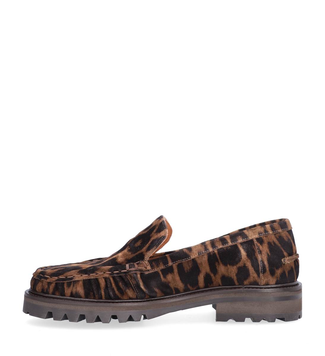 B1354 loafer i leopardmønstret ruskind med rund snude, track-sål og håndlavede detaljer.