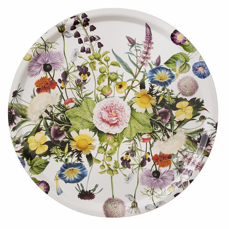 Rund serveringsbakke med blå og hvide blomster, fremstillet af nordisk birkefinér med miljøvenlig coating.