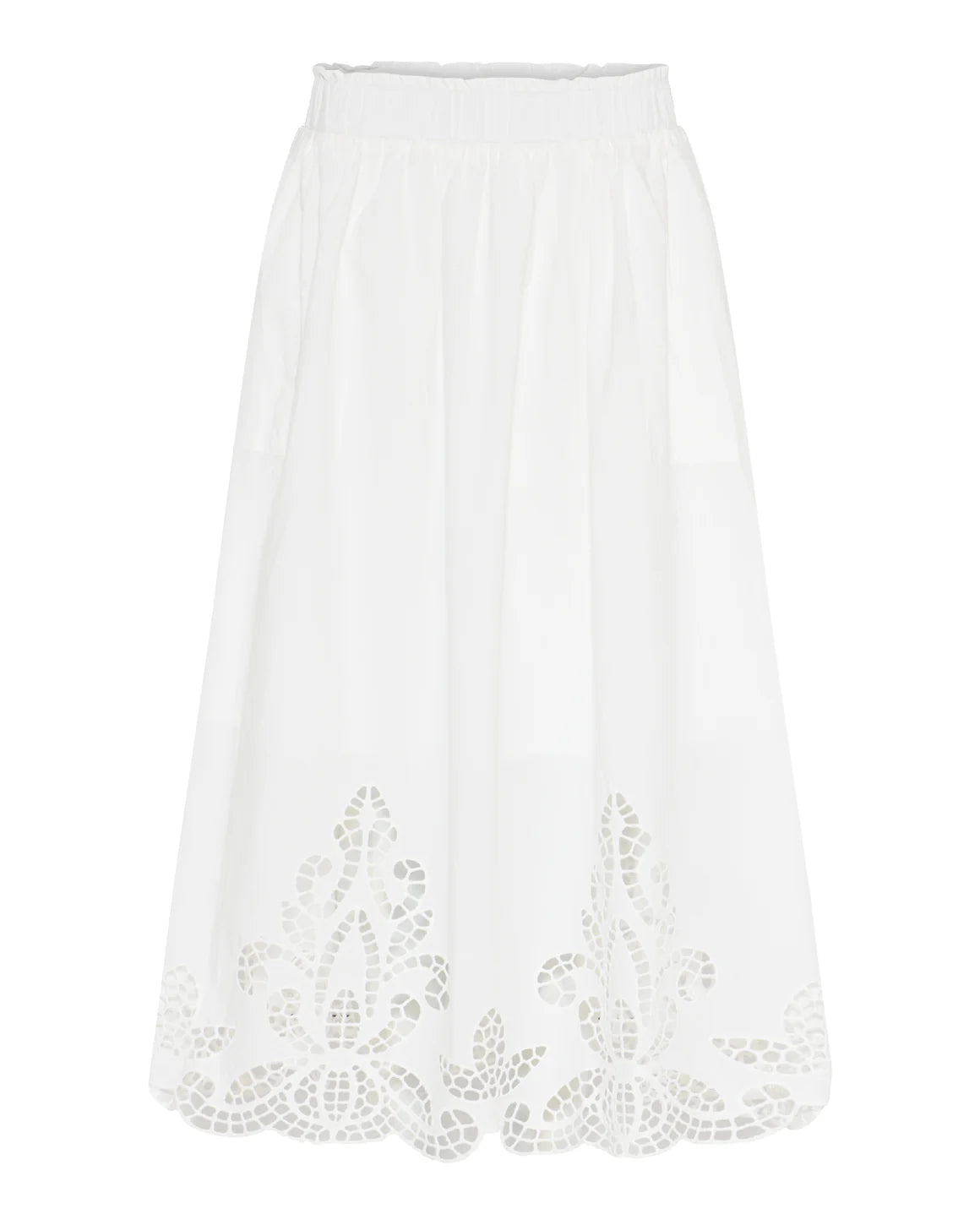 Hvid sommernederdel i 100 procent bomuld fra LA RŌUGE med blondekant og sidelommer perfekt til sommer - køb hos butikalrum.dk