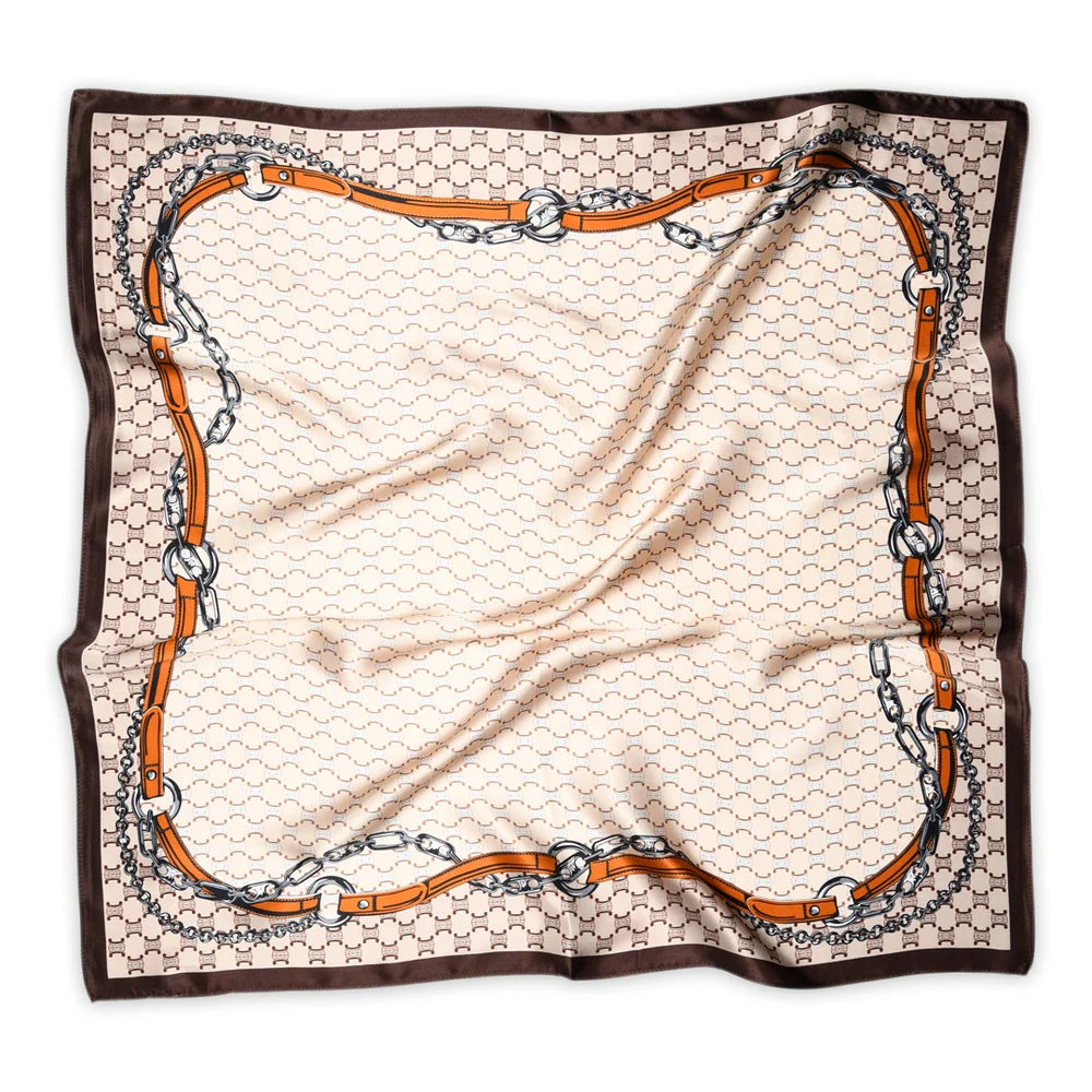 Bonnie Silk Scarf fra MPWoman i 100% silke med heritage-inspireret mønster, 68 x 68 cm.