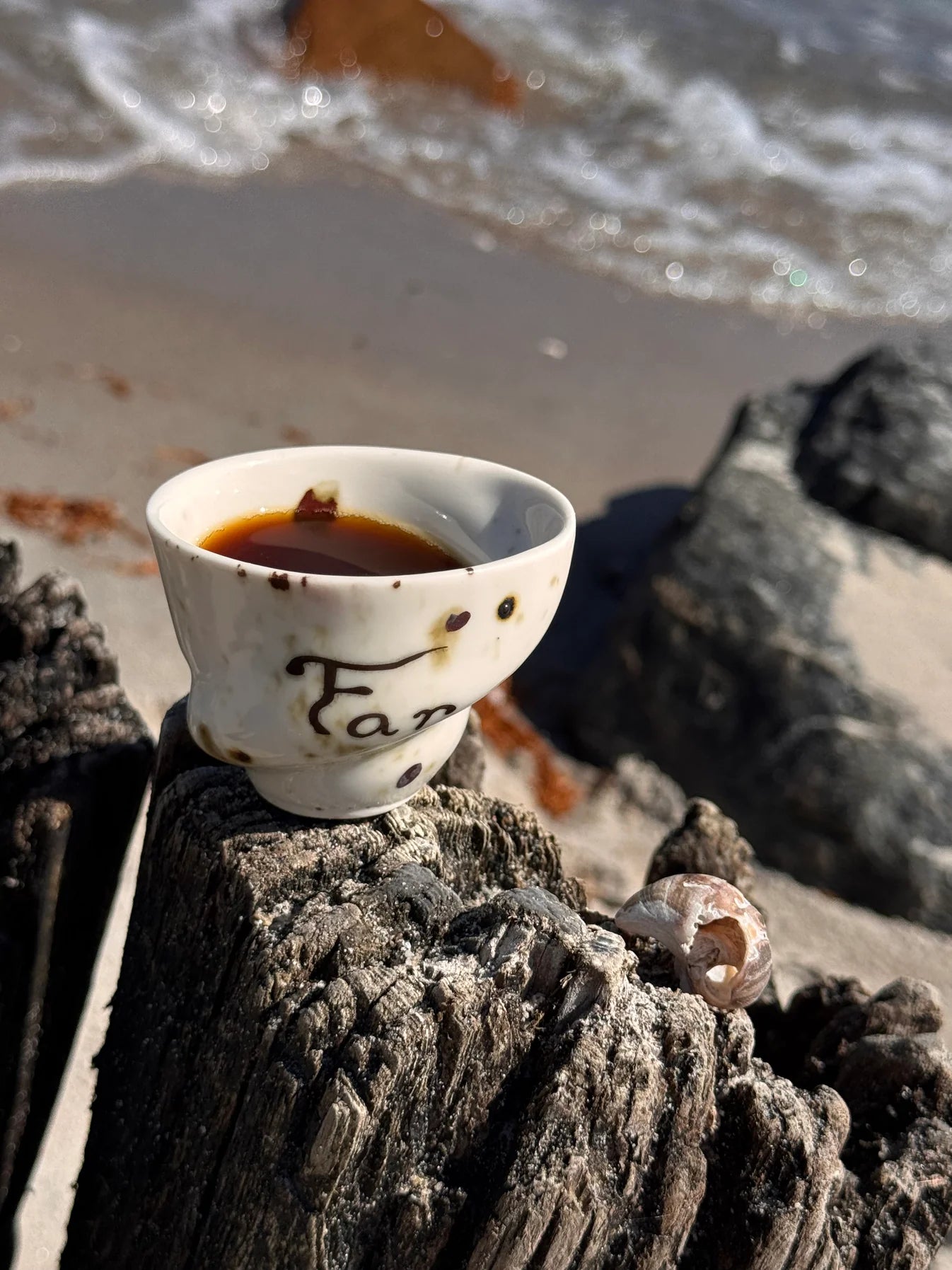 Espresso kop med teksten 'far' fra studio aarhus. Kan indeholde 65 ml - køb hos butikalrum.dk.