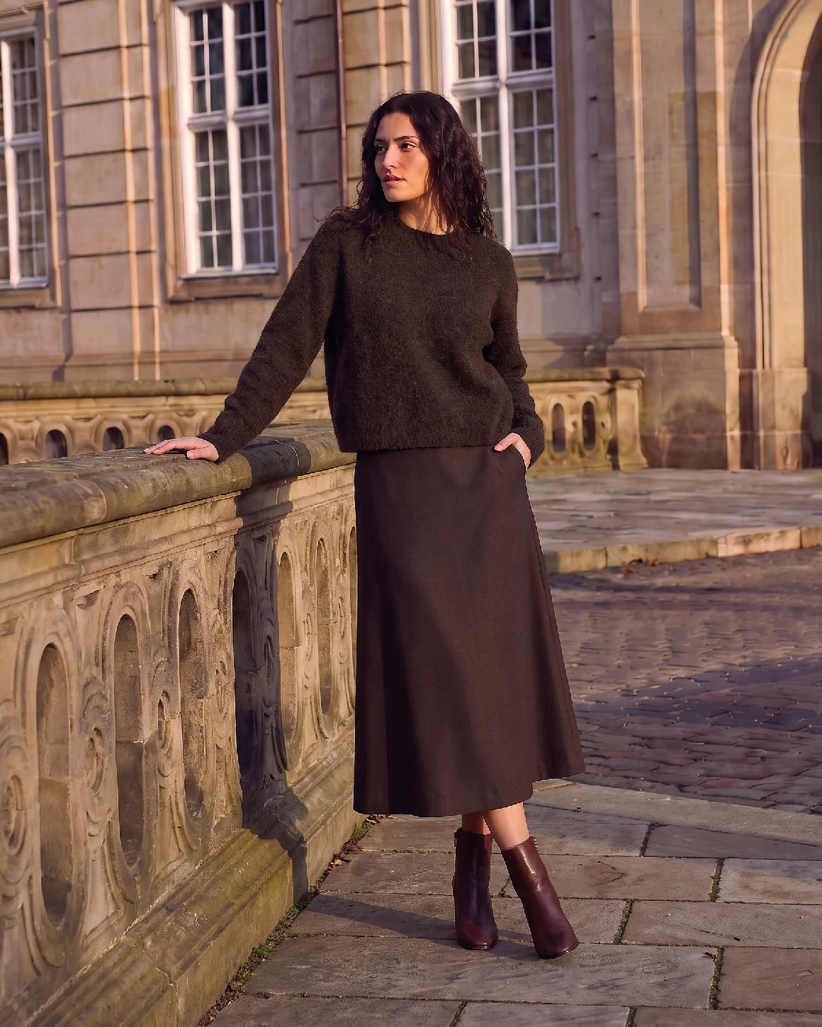 Carol Knit fra La Rouge i Dark Brown, blød strik med alpaka og uld – køb hos butikalrum.dk.