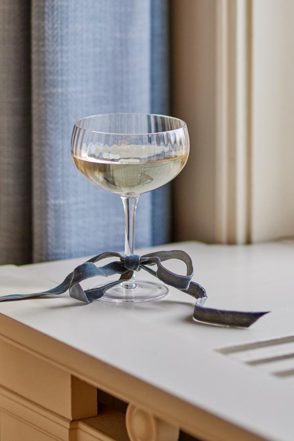 Astrid champagneglas i mundblæst glas – køb hos butikalrum.dk