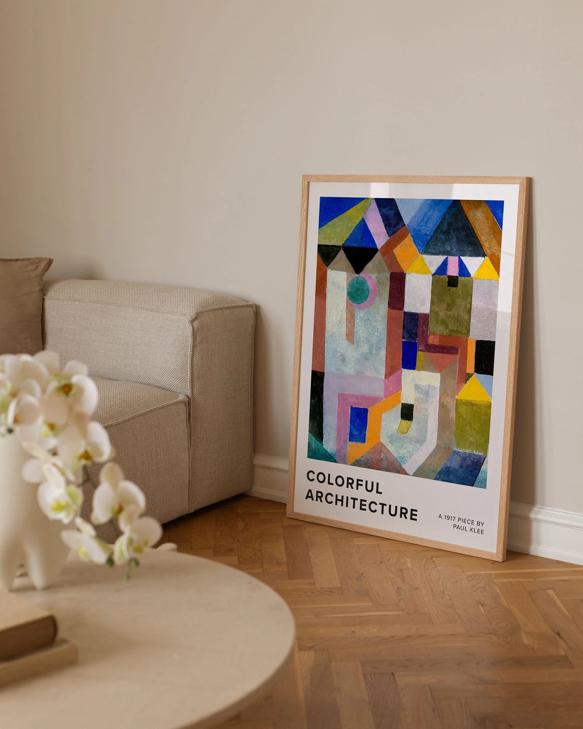 Abstrakt kunstplakat med farverig geometri – “Colorful Architecture” af Paul Klee, genskabt af Peléton i vintage stil.