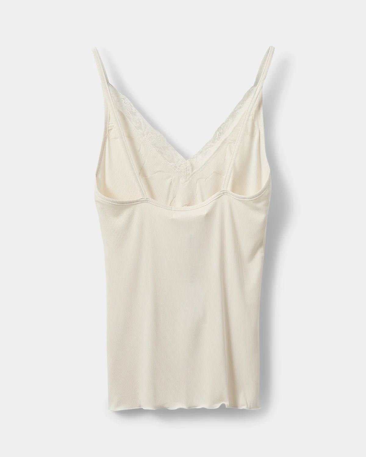 Off white top fra Sofie Schnoor med V-udskæring, blondekant og tynde stropper i ribbet viskosemix